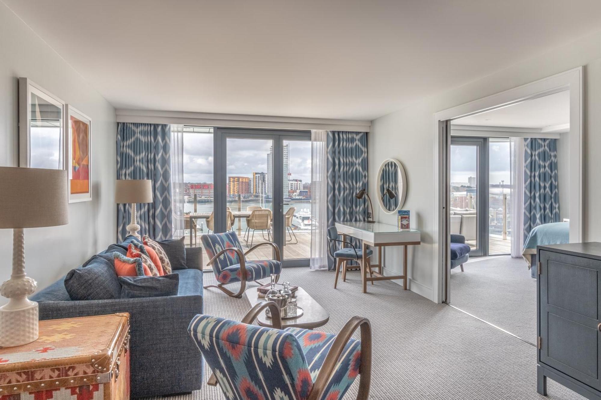 Harbour Hotel & Spa Southampton Bilik gambar A living room at The Drake
