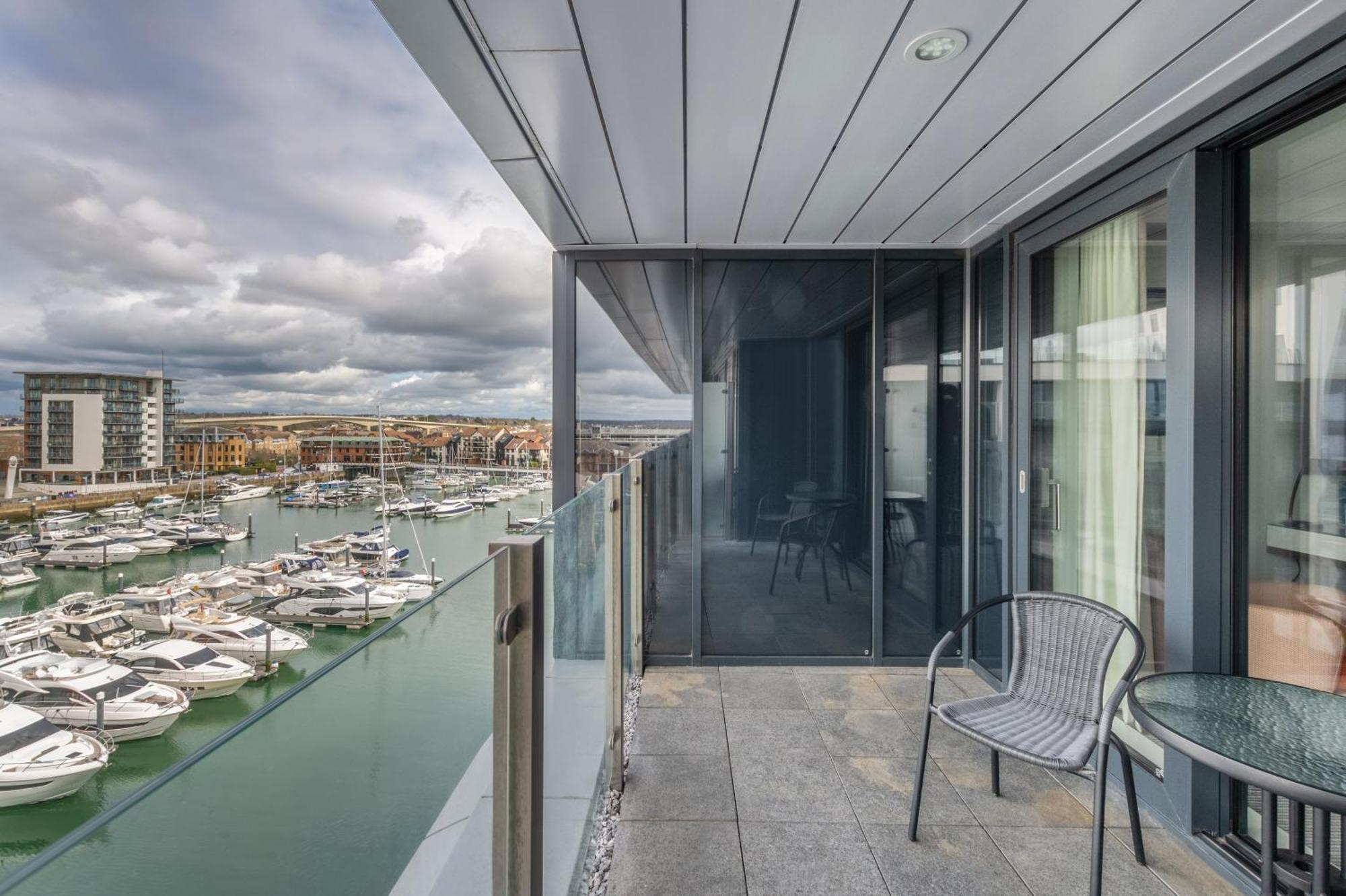 Harbour Hotel & Spa Southampton Bilik gambar A balcony in a residential apartment