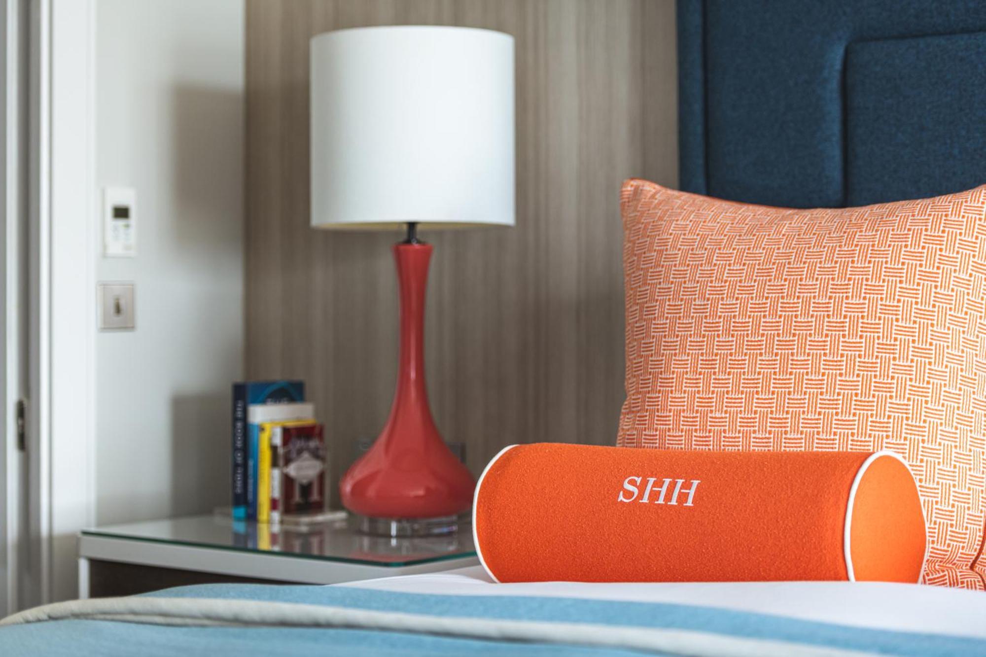 Harbour Hotel & Spa Southampton Luaran gambar A bolster pillow