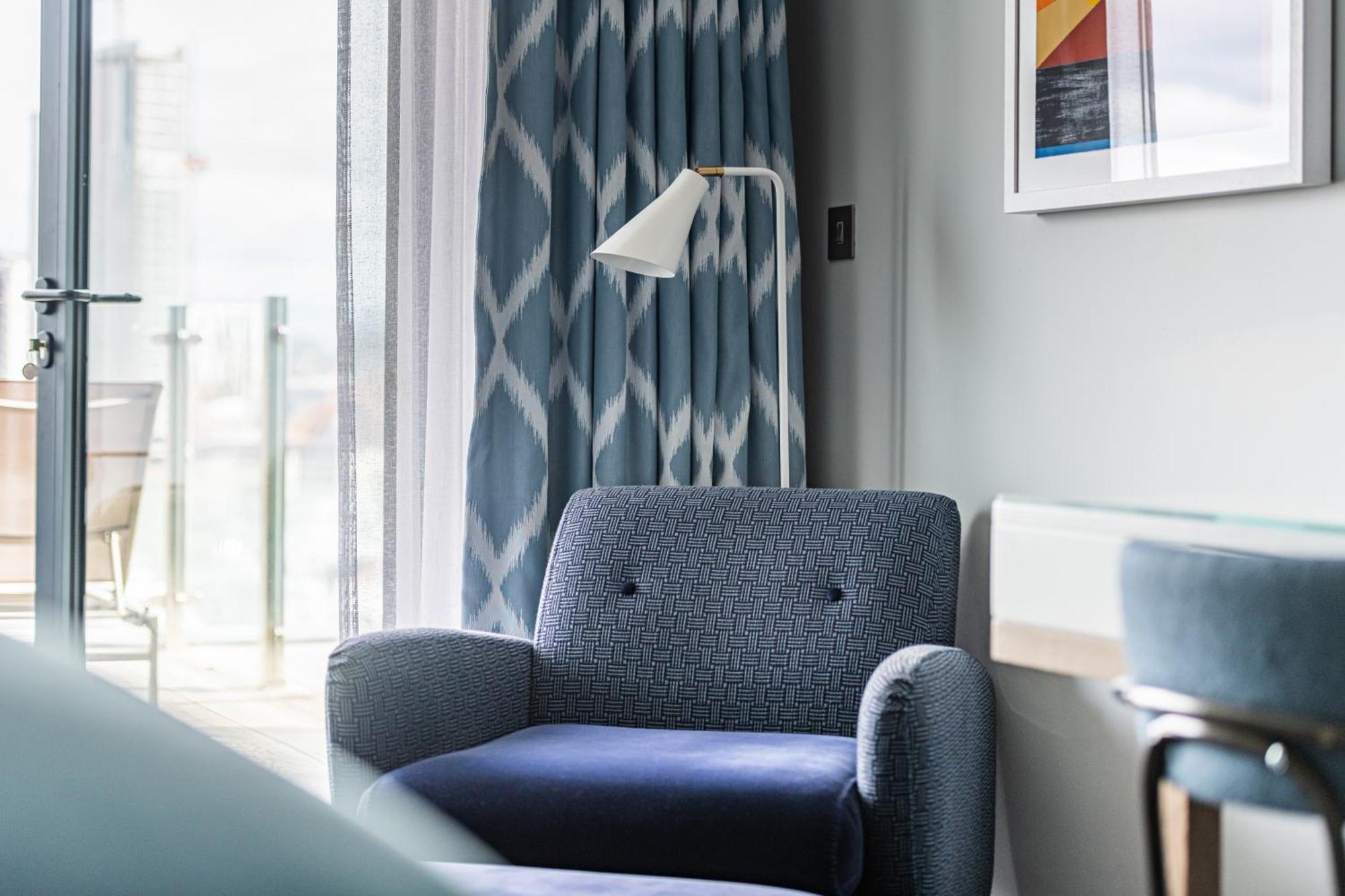 Harbour Hotel & Spa Southampton Luaran gambar A floor lamp