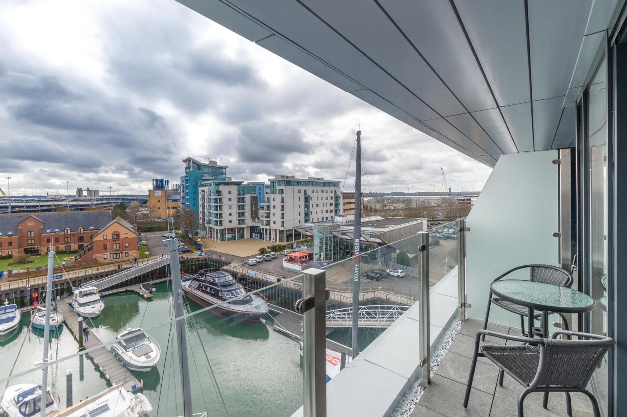 Harbour Hotel & Spa Southampton Bilik gambar View from a balcony at The Beacon